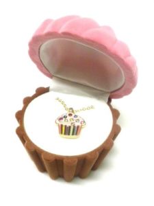 cupcake-necklace